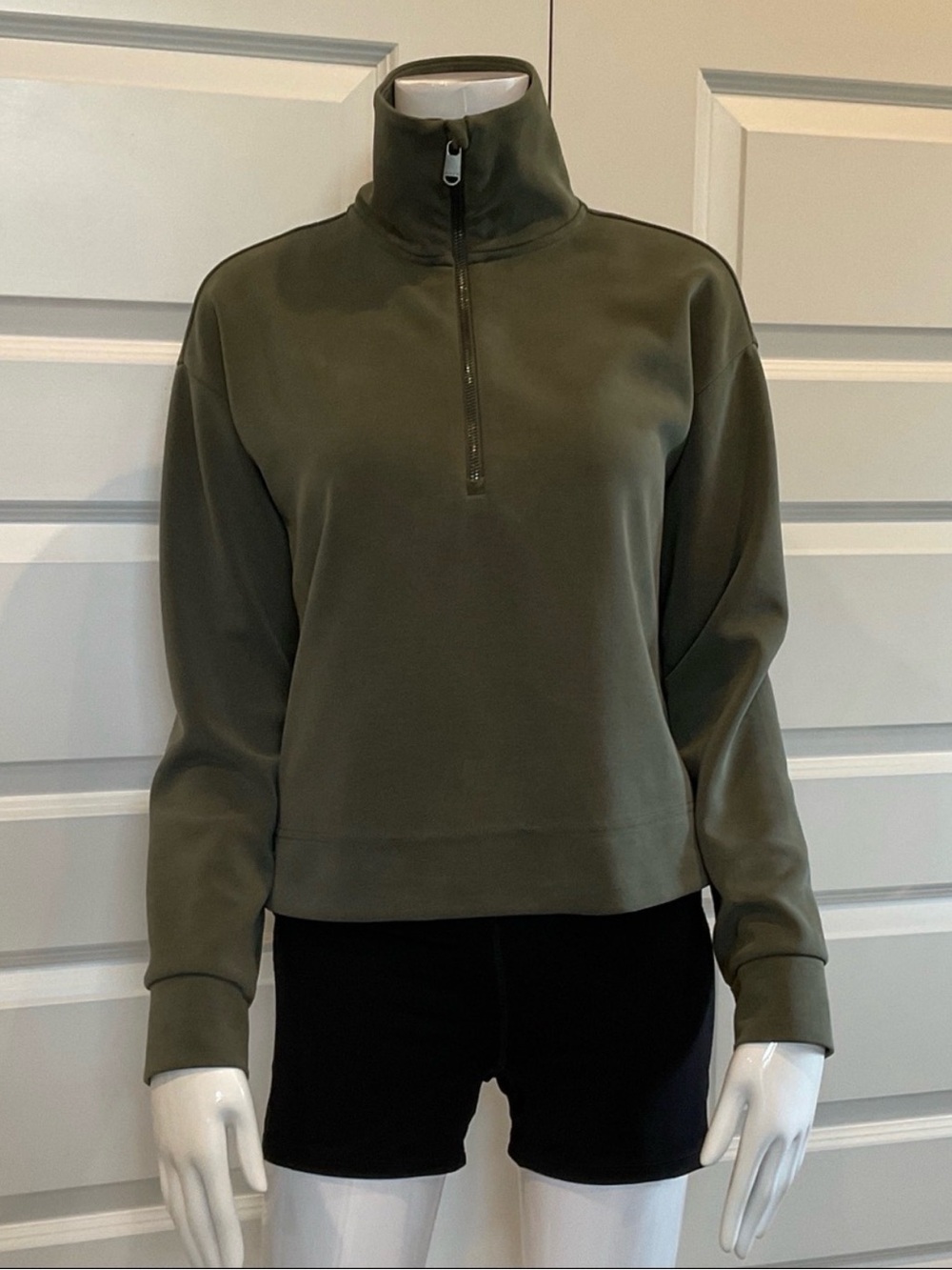 Athleta Classic Seasoft 1/4 Zip Cropped Sweatshirt Green XS